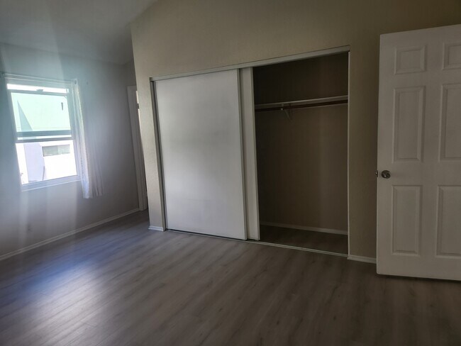 Building Photo - 1208 Roswell Ave