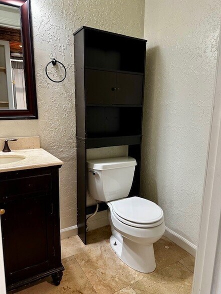 Building Photo - 306 E Olive St