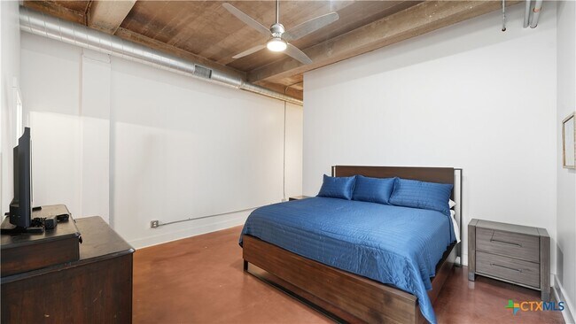 Building Photo - 222 Losoya St