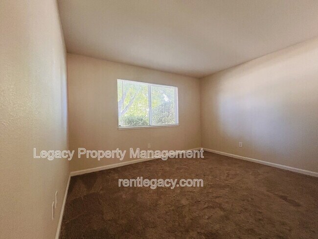 Building Photo - 6841 Castleberry Cir