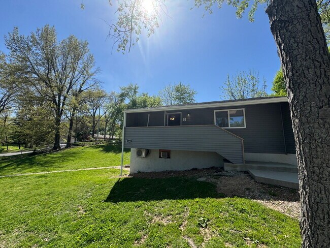 Building Photo - “Brand New Feel!” — Freshly Renovated 1 Bed with Modern Finishes