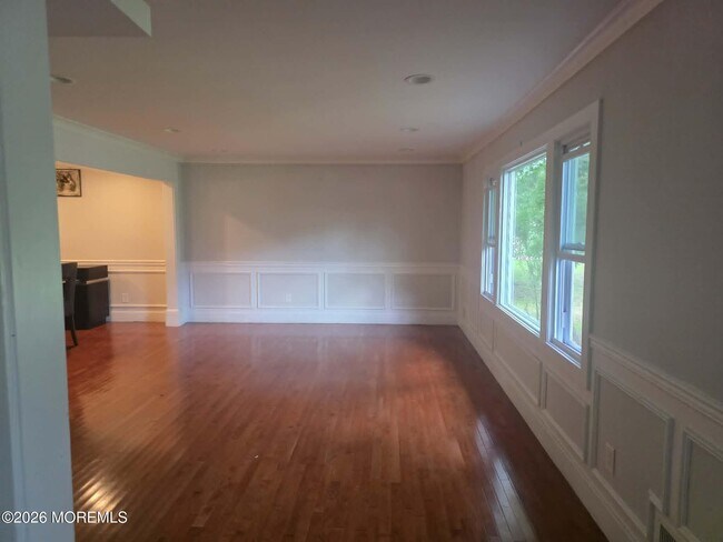 Building Photo - 5 Sandburg Dr