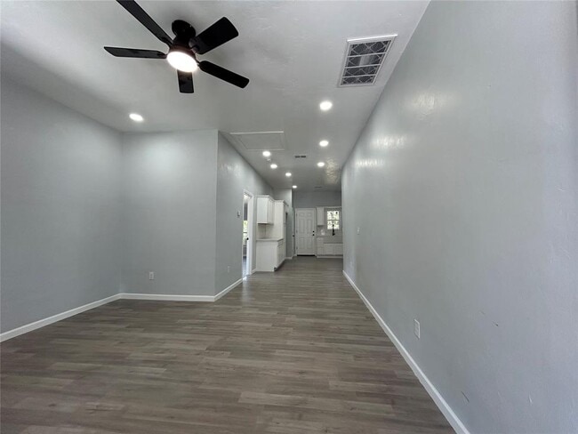 Building Photo - 304 N Tucker Ave