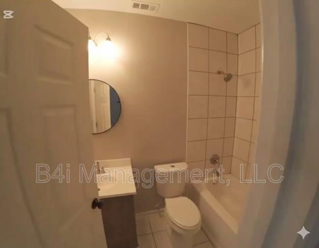 Building Photo - 226 Polar Rock Rd SW