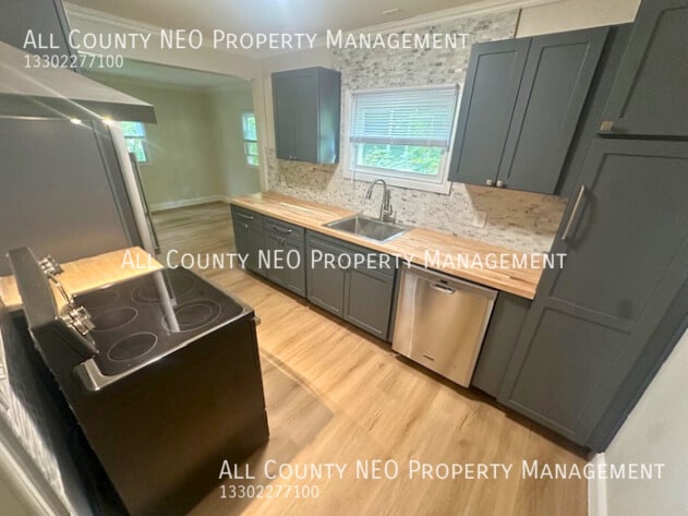 Building Photo - 700 Lafayette Dr