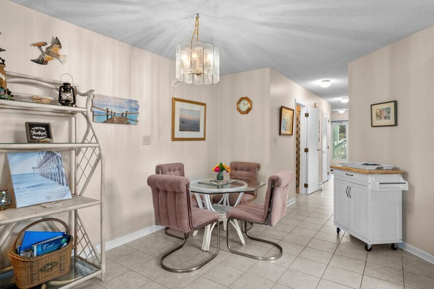 Building Photo - 1717 Boyne Dr