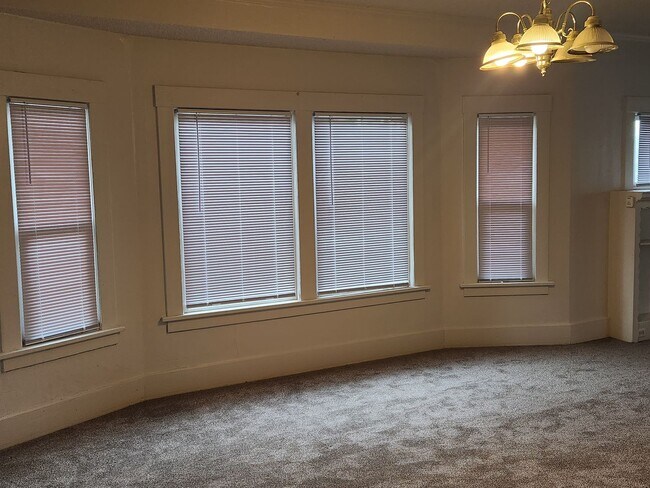 Building Photo - d1128