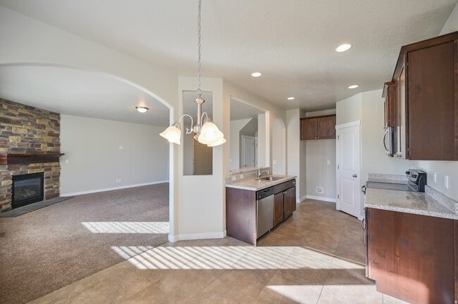 Building Photo - 4088 E Oakland Hills Dr