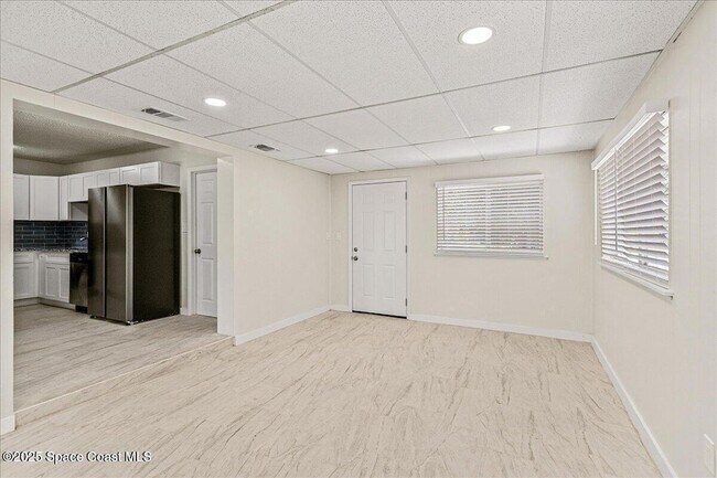Building Photo - 1104 Azalea Ln