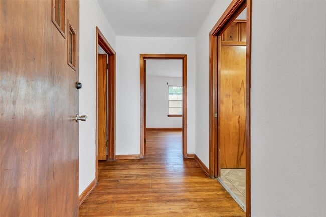 Building Photo - 1803 Sea Queen Ct