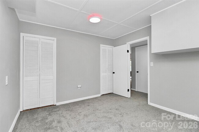 Building Photo - 526 Julia Ave