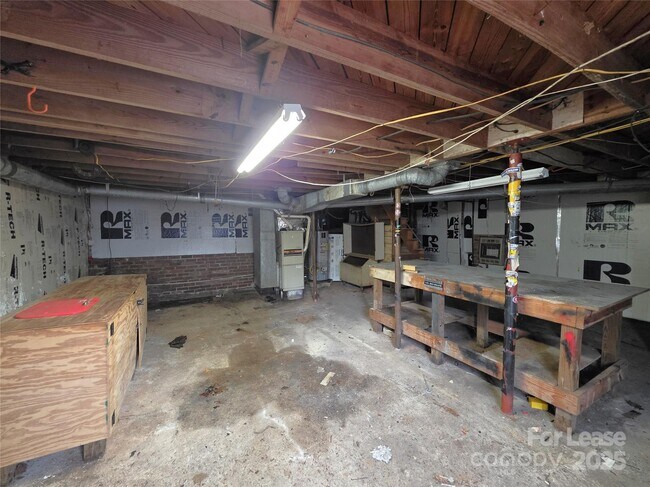 Building Photo - 92 Lawndale Ave SE