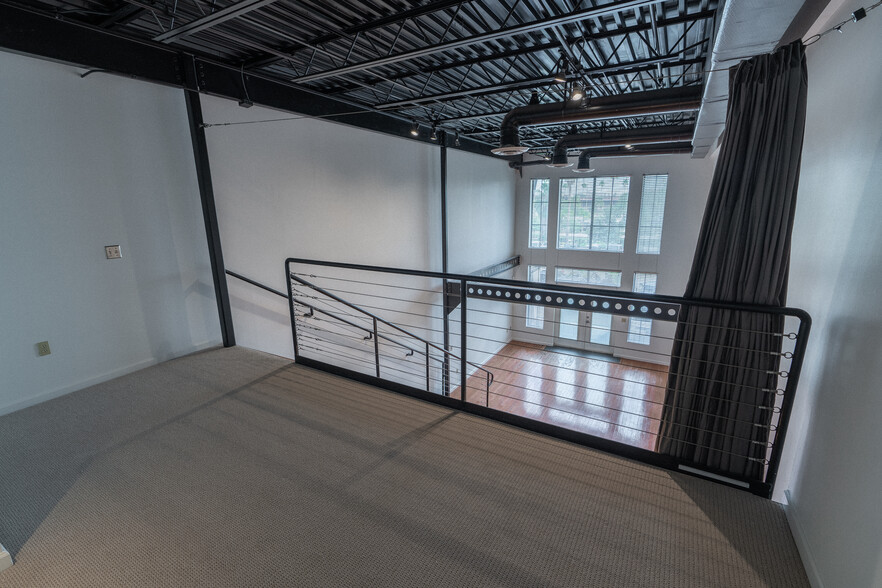 Loft bedroom overlooking 1st floor - Loft C - 112 S 12th St