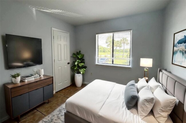 Building Photo - 1040 S Buena Vista Dr