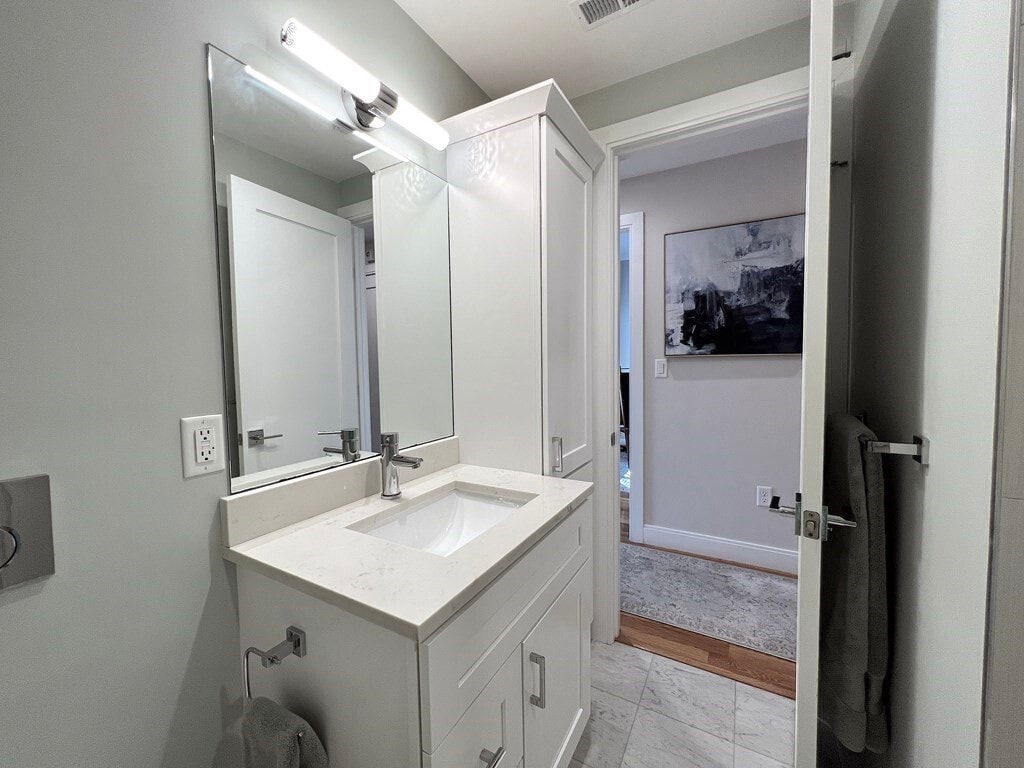 Building Photo - 362 Bunker Hill St