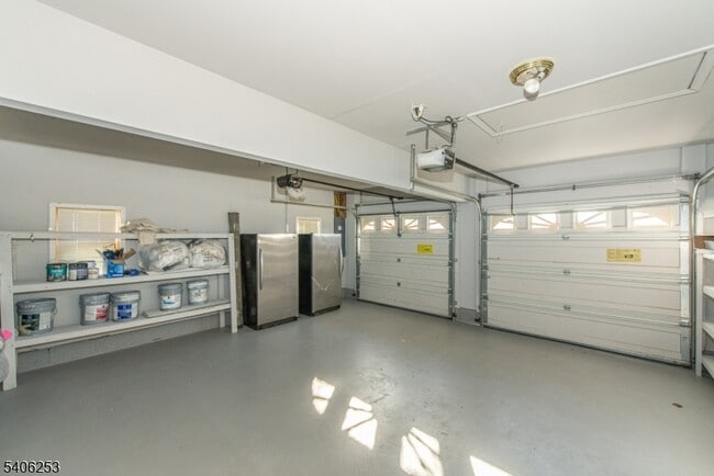 Building Photo - 414 Mineral Springs Dr