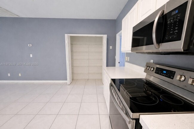 Building Photo - 2502 W 10th St