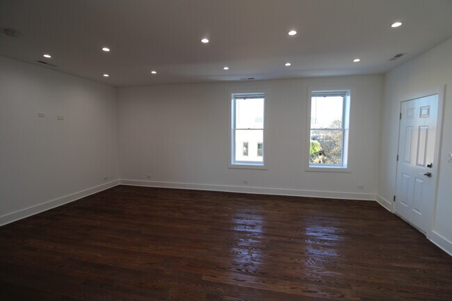 Building Photo - 1440 N Milwaukee Ave