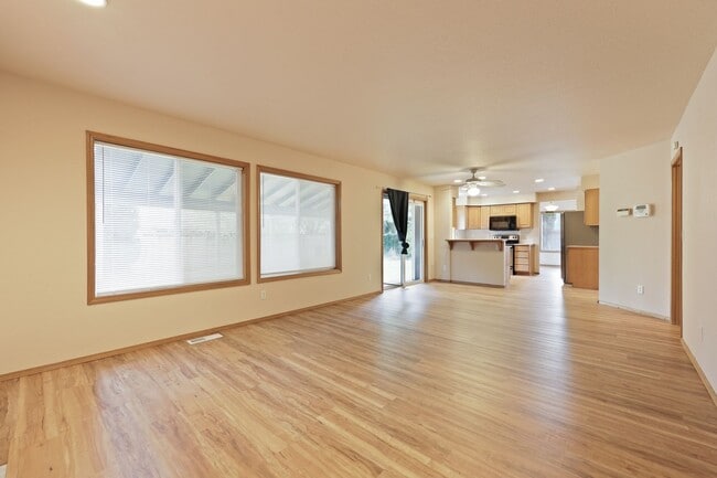 Building Photo - Move in ready now! 4 bedrooms in Lacey - North Thurston School district.