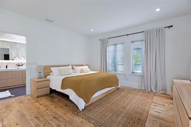 Building Photo - 113 NE 101st St