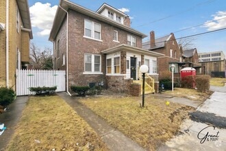 Building Photo - 4 Bedroom $1500
