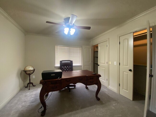 Building Photo - Broken Arrow Schools-Gated Community!