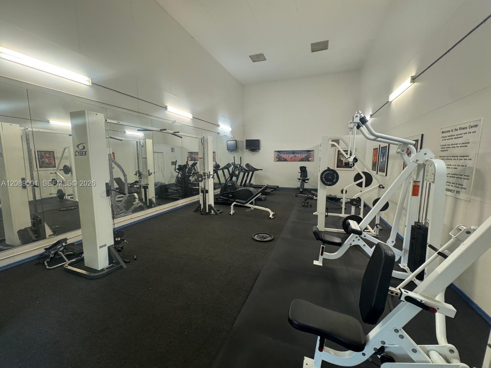 Building Photo - 9999 Summerbreeze Dr