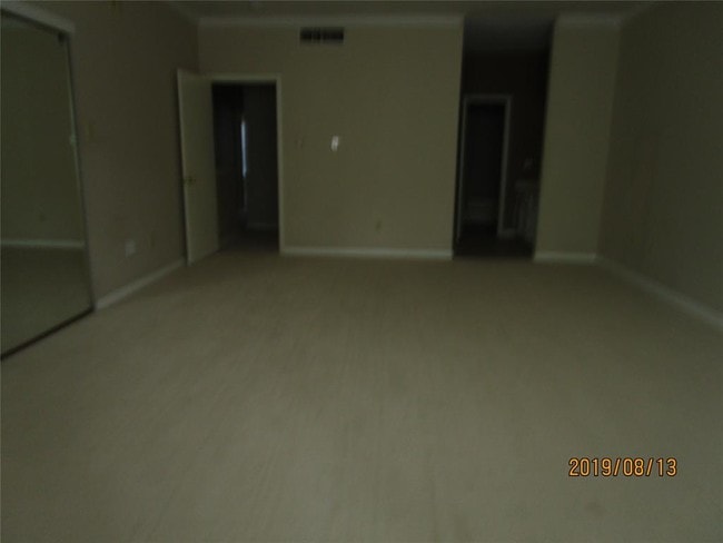 Building Photo - 592 Wilcrest Dr