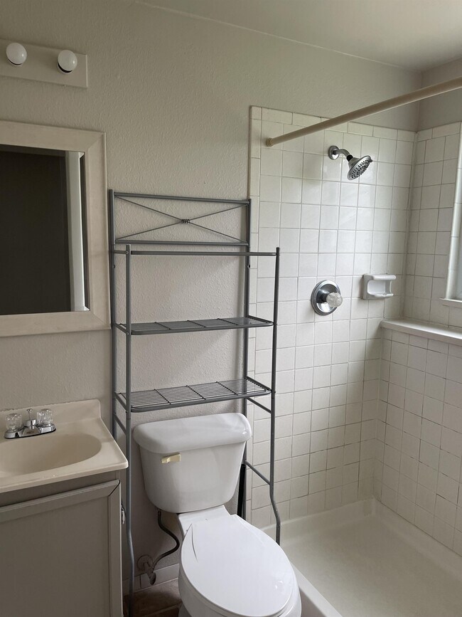 Building Photo - 488 Anjou Dr