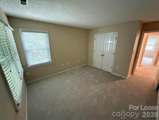 Building Photo - 9423 Fairmead Dr