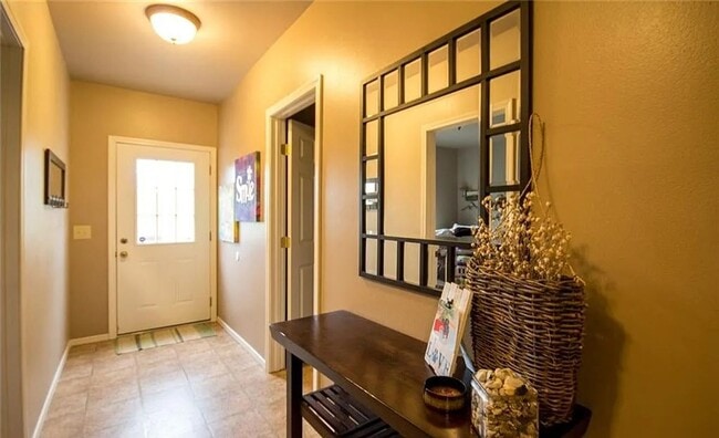 Building Photo - 4 Bedroom Home with Yard, Garage & Pet-Friendly Policy