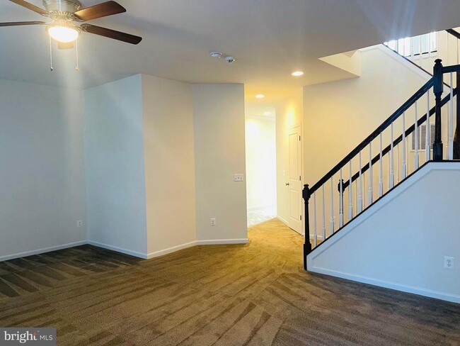 Building Photo - 24456 Hawthorn Thicket Ter