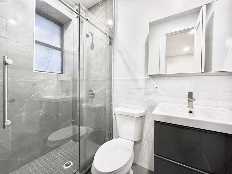 Building Photo - 45 Tiemann Pl