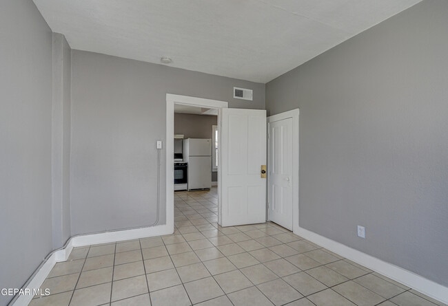 Building Photo - 605 Nino Aguilera St