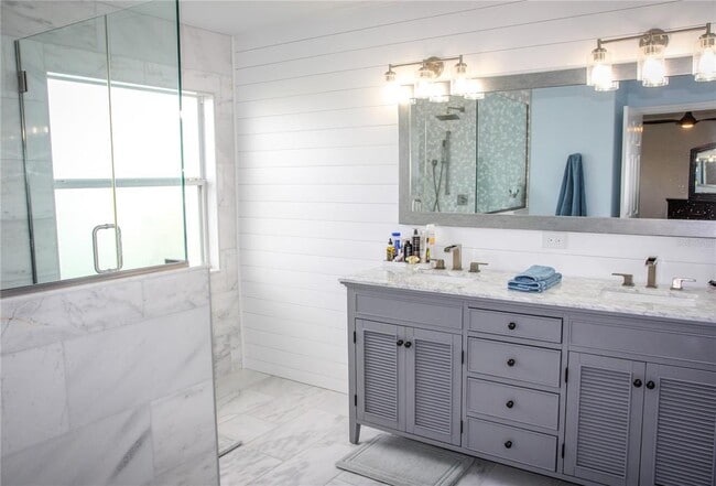 Building Photo - 4015 Kingsfield Dr