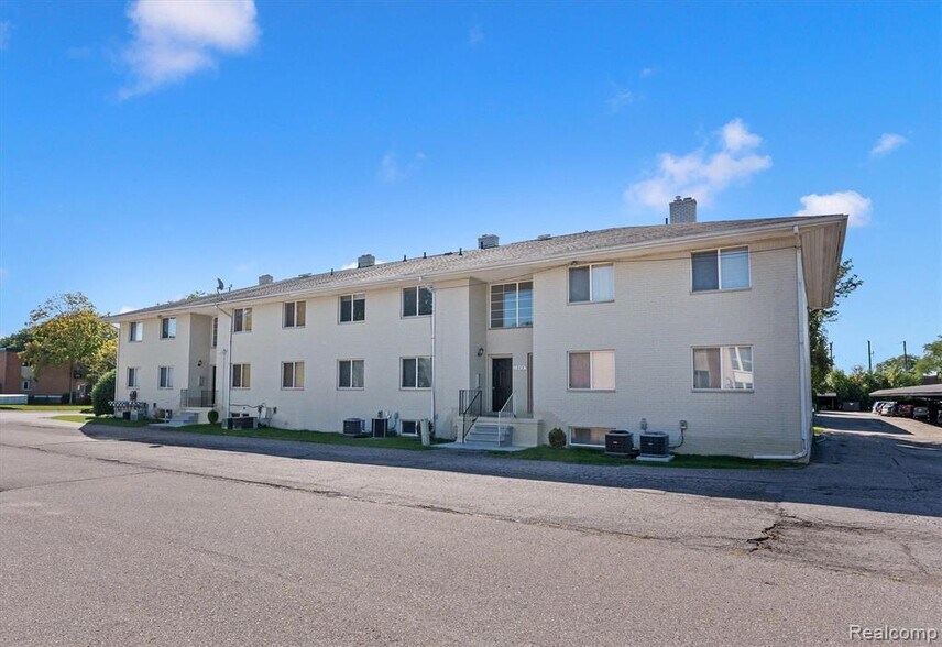Building Photo - 1975 Axtell Dr