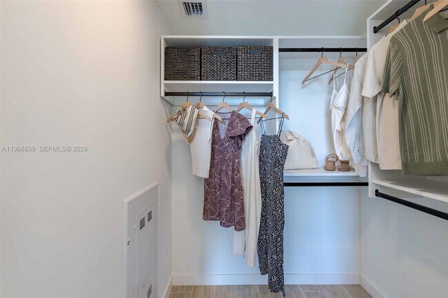 Building Photo - 3900 Alton Rd