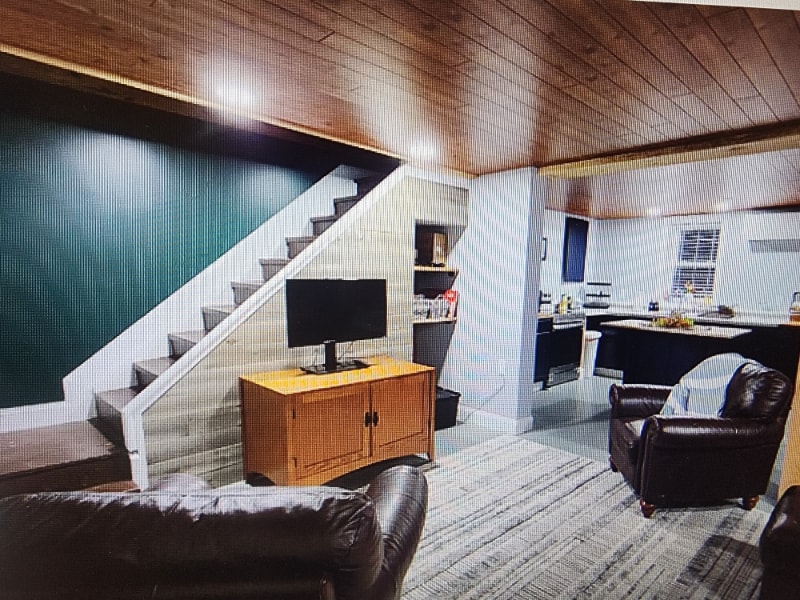 Building Photo - 7049 Lake Ave