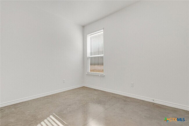 Building Photo - 3902 American Elm Dr