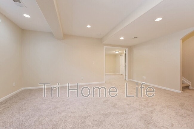 Building Photo - 22137 E Irish Dr