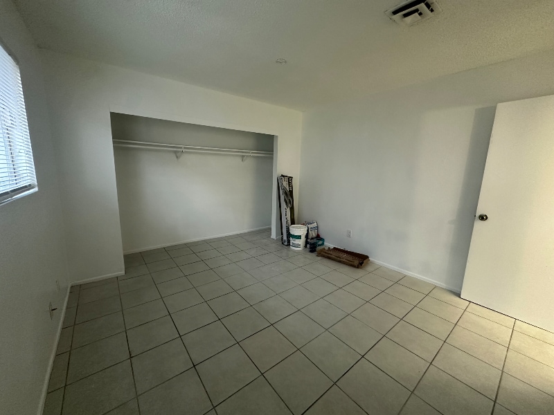 Building Photo - 2508 E Mesquite Ave