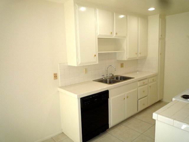Building Photo - 1800 E Heim Ave