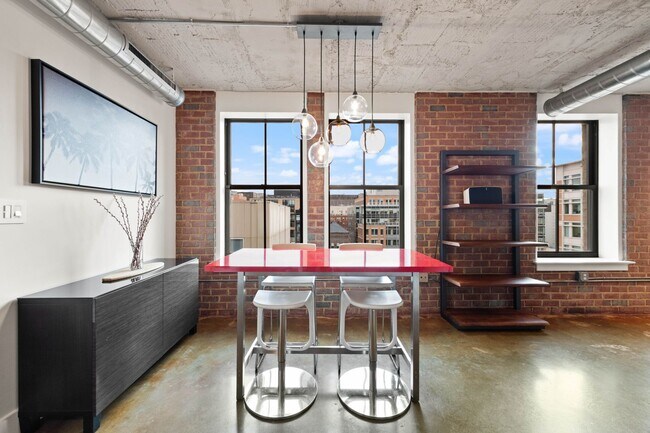 Building Photo - Fully Furnished Designer Loft with Parking & Monument Views!