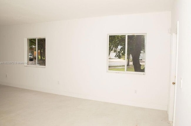 Building Photo - 273 SE 32nd Ave