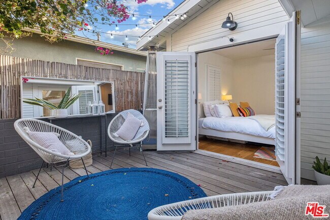 Building Photo - 1605 Cabrillo Ave