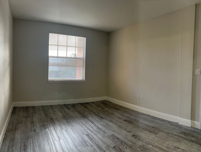 Building Photo - Move-In Deals Up to $2,000 + Utility Connection Fee Waived—Don’t Miss Out