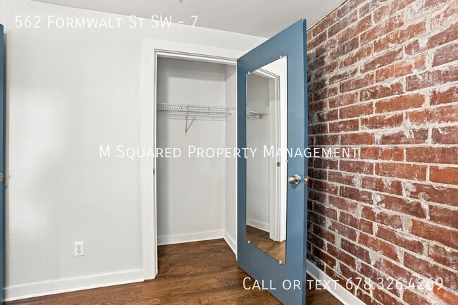 Building Photo - 562 Formwalt St SW