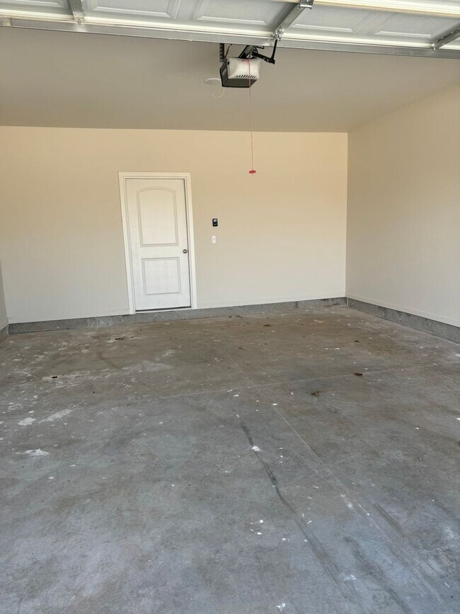 Building Photo - New construction duplex in Newcastle 3 bedroom with game room