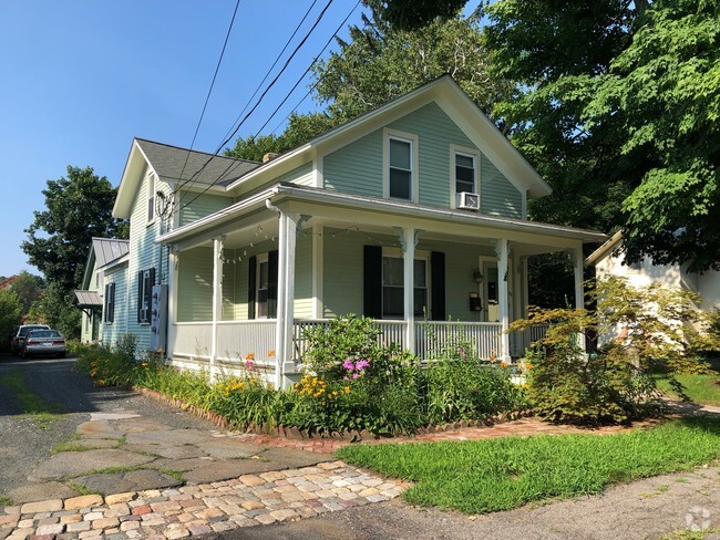 Building Photo - 53 Middle St