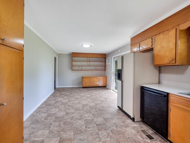 Building Photo - 450 Bouton Dr